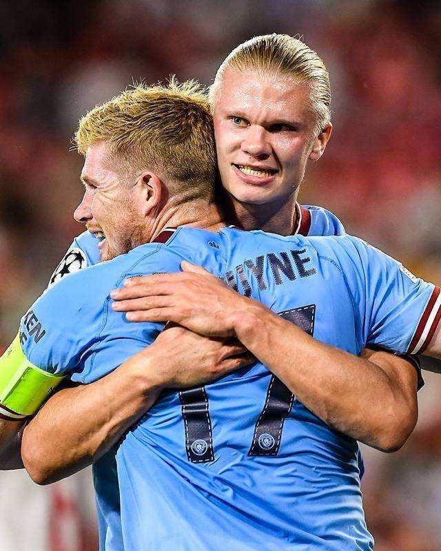 英超-曼联4-1轻取狼队，B费两射一传成头号功臣（英超：曼联4-1击退狼队，B费双响一助成最大功臣）