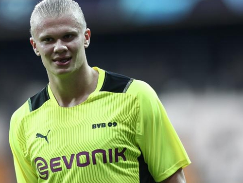 绿帽哥：迪奥曼德经纪人前往英国，与曼联商讨合同条款（绿帽哥：迪奥曼德经纪人赴英，与曼联就合同细节进行谈判）