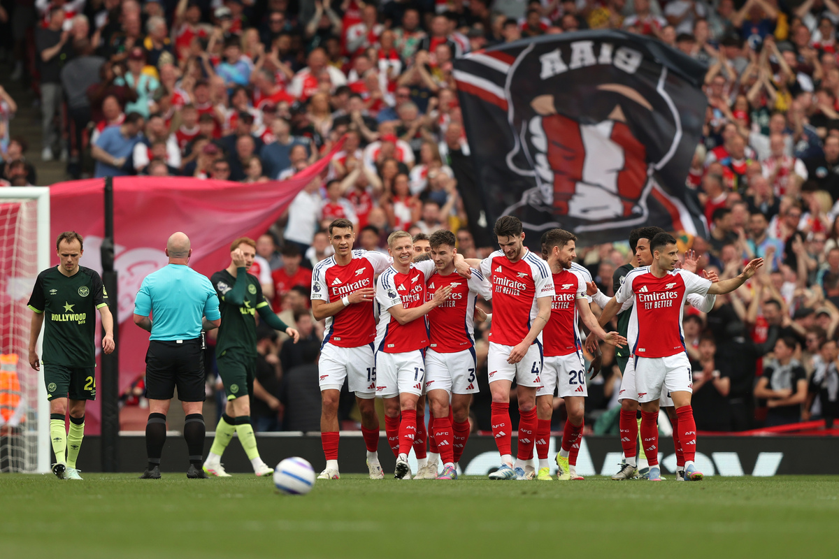 自交易以来：东契奇出战41场拿下28胜，浓眉仅出战14场