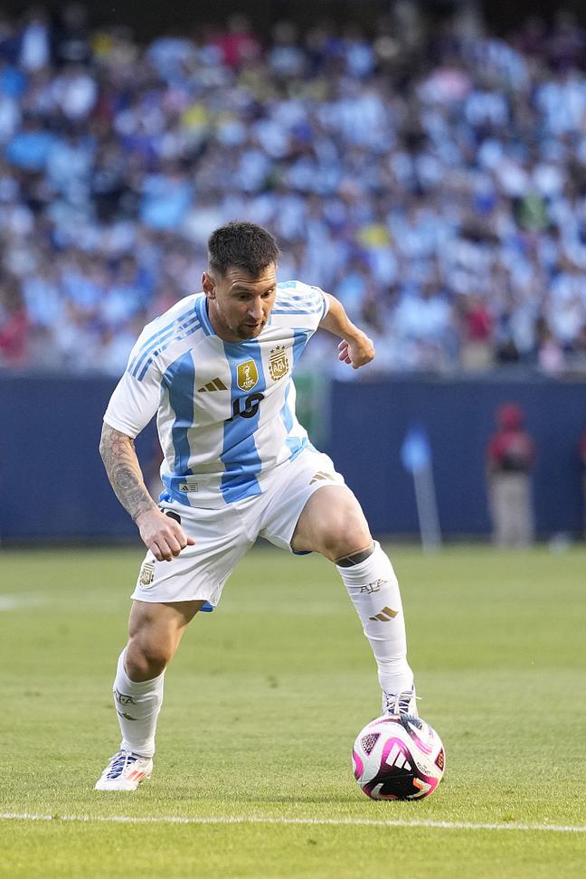 足球曼城豪取八连胜，瓜帅怒赞全队发挥完美