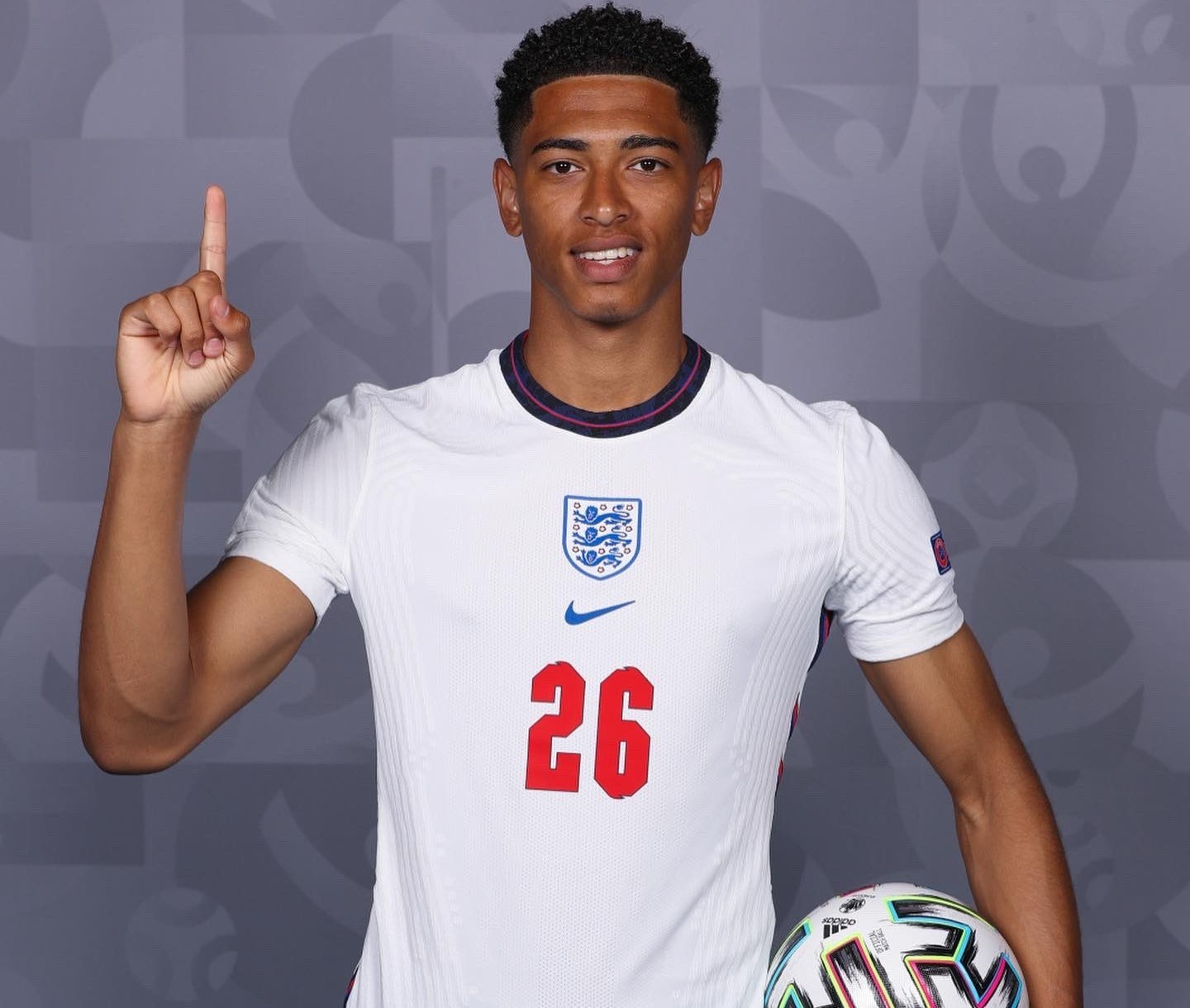 诺奖没要到，特朗普拿了个国际足联和平奖