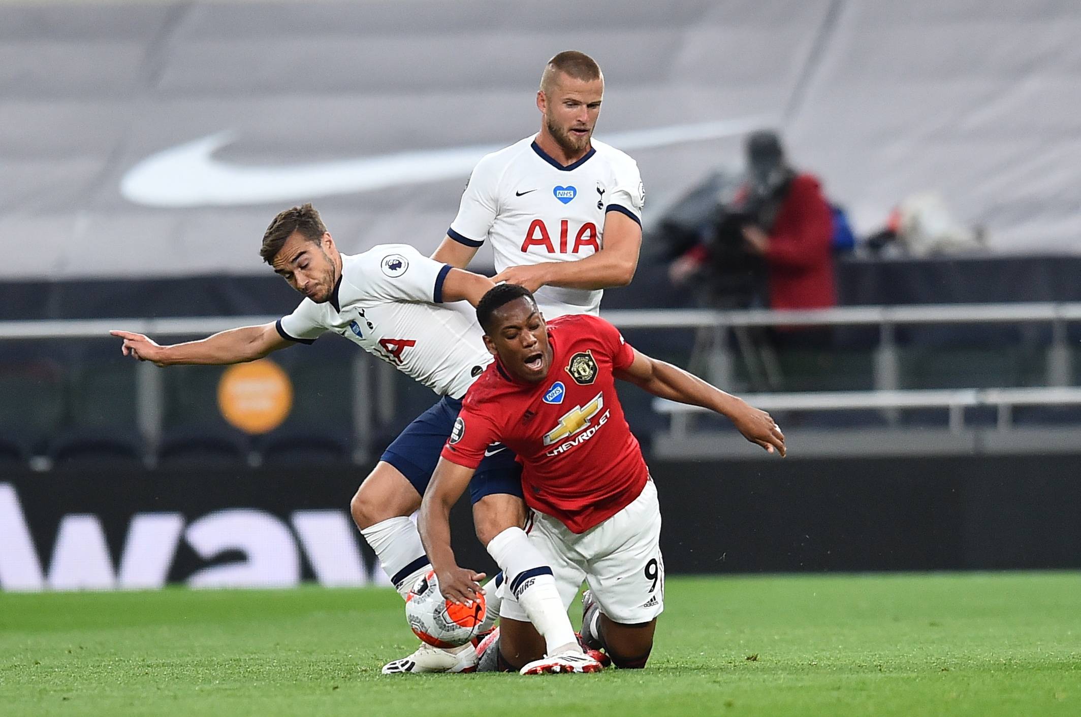 西甲半场：阿尔马达造险，拉波尔特伤退，毕尔巴鄂0-0马竞（西甲半场战报：阿尔马达制造威胁，拉波尔特因伤离场，毕尔巴鄂0-0马竞）