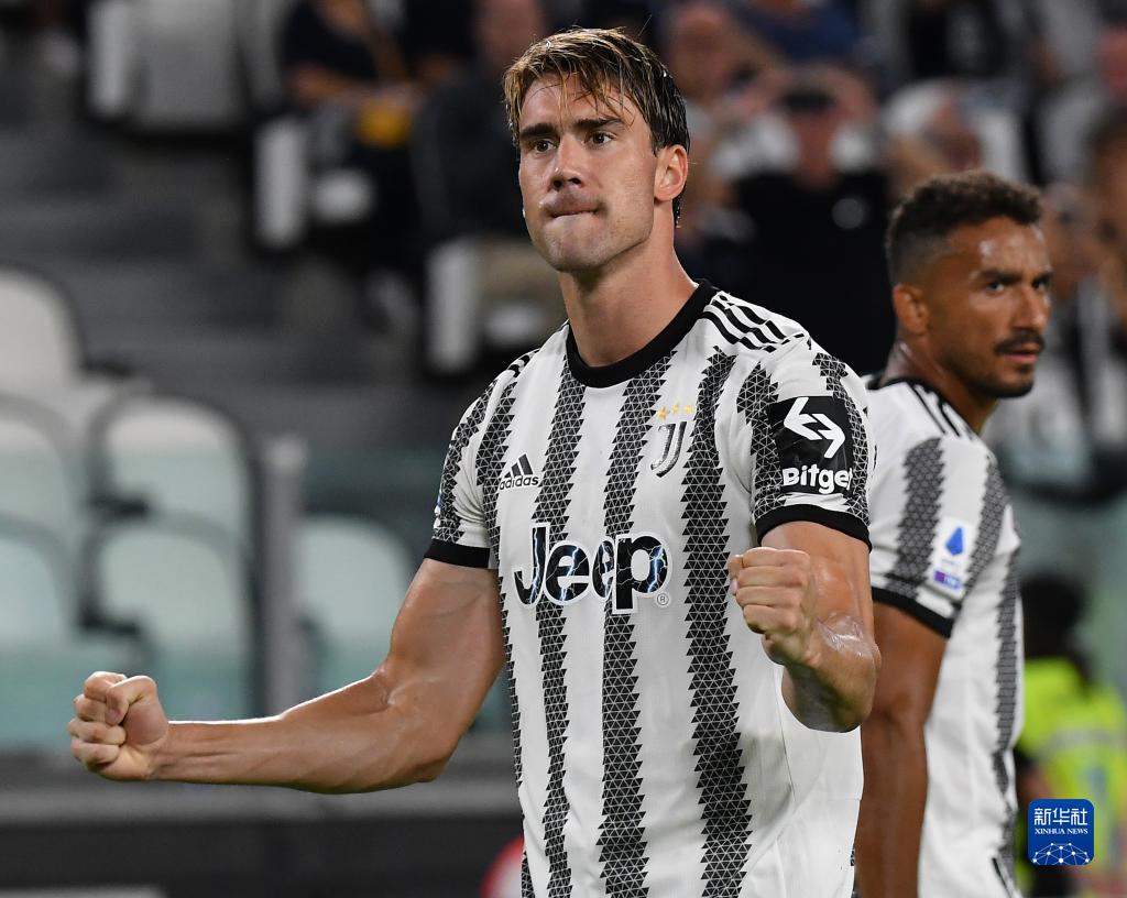 里夫斯14分7助攻＆艾顿10分，湖人半场轰出67分