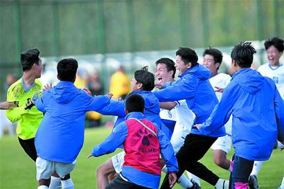 成都蓉城主帅徐正源获三年大合同，球队获亚冠资格，有望争夺双冠，球迷期待新赛季表现。