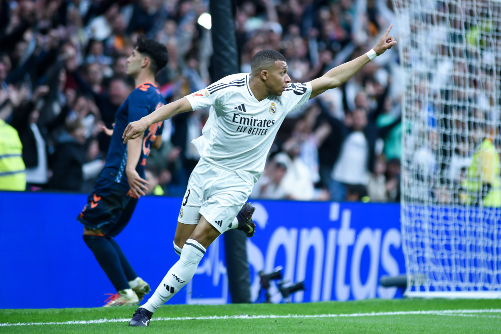 亚冠生死战：柔佛魔鬼主场围剿残阵海港 达席尔瓦PK奥斯卡成破局关键（亚冠决战夜：柔佛魔域压境残阵海港 达席尔瓦对决奥斯卡成胜负手）