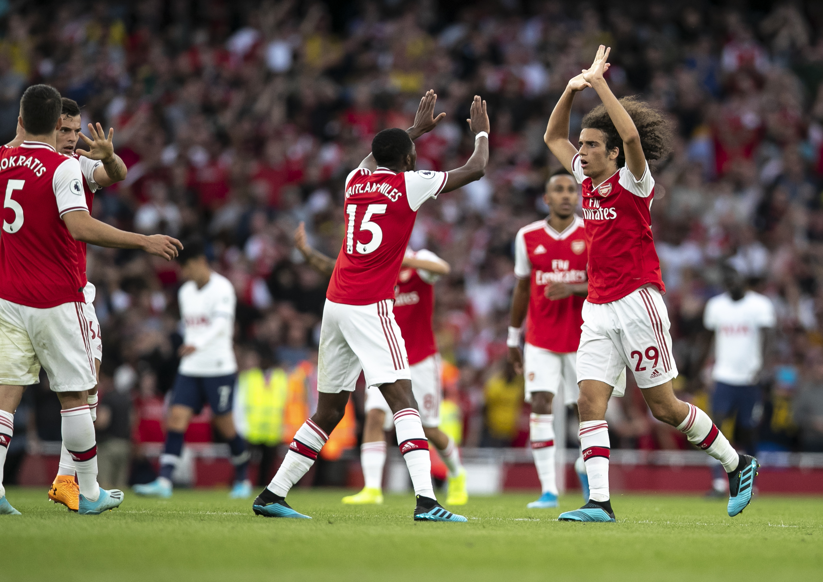 欧冠战报：库杜斯、西蒙斯点射，热刺3-0布拉格斯拉维亚