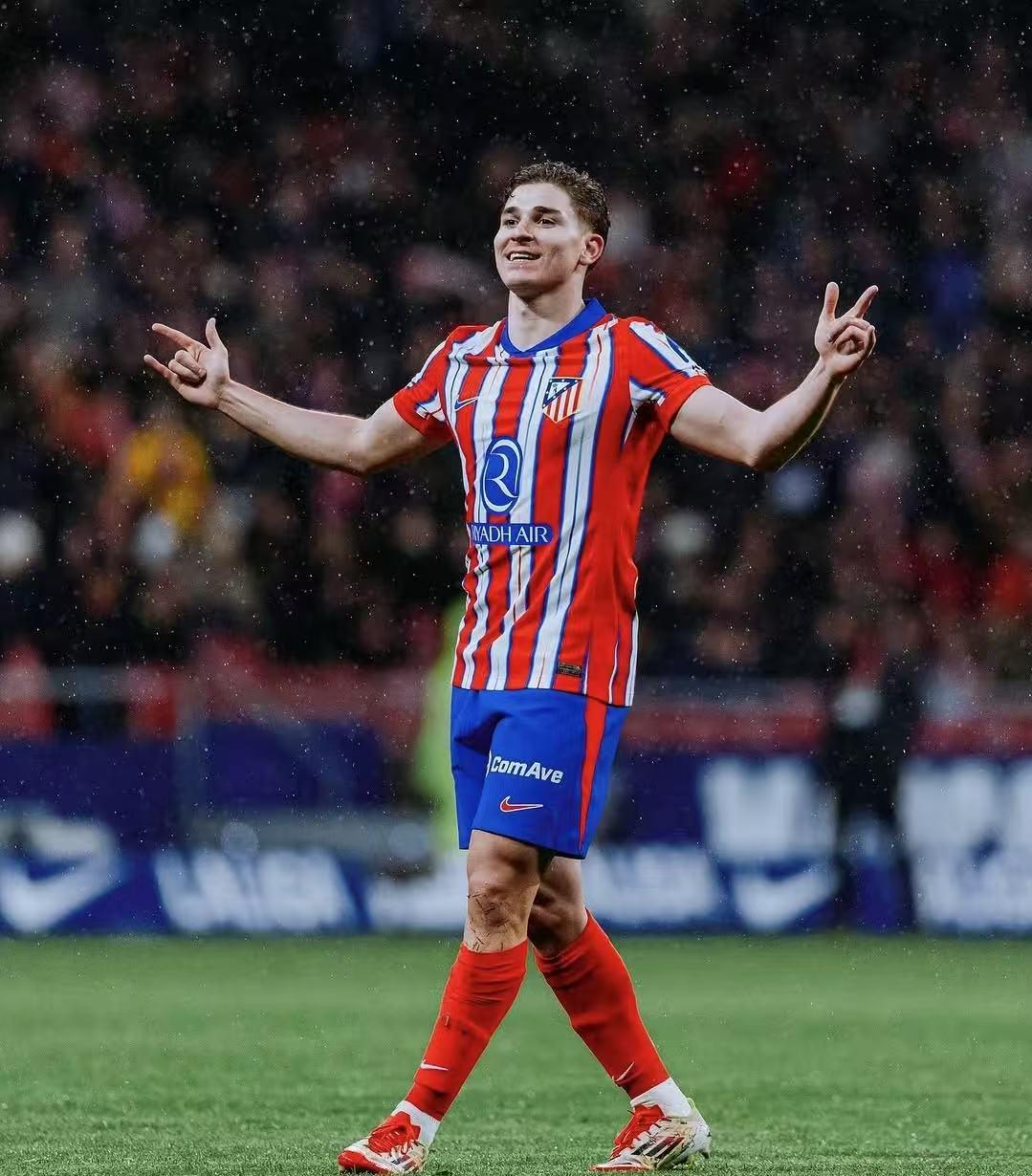 梅西：斯卡洛尼能将心比心！他激活了很多阿根廷新秀！