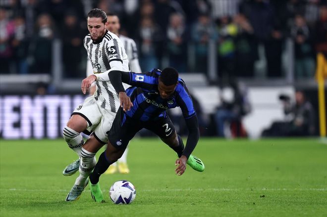 队记：拉尔森的左脚踝X光检查结果为阴性，明天进行MRI检查