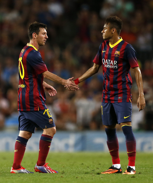 欧冠连场进球+斯帅赏识，米体：尤文正积极寻求与麦肯尼续约（欧冠连场建功获斯帅认可，米体：尤文正加速推进与麦肯尼续约）