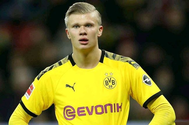 埃利奥特晒内马尔与梅西的球星卡，并配上了GOAT的emoji