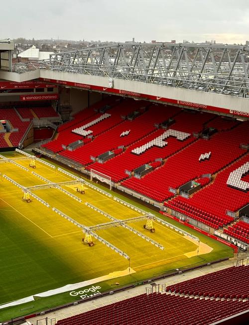 小雷：利物浦第二球犯规了，罗梅罗第一张黄牌是因为对此愤怒（小雷：利物浦第二球应判犯规，罗梅罗因不满吃到首张黄牌）