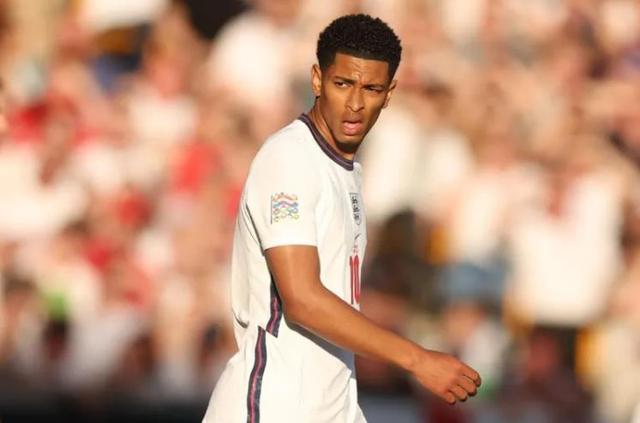 曾经的前场搭档！安东尼和拉什福德拥抱这一刻，你想到了什么？