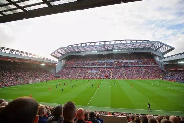 弗赖堡4-3沃尔夫斯堡，格里福点射，舍尔汉特破门（弗赖堡4比3击败沃尔夫斯堡：格里福点球破门，舍尔汉特建功）