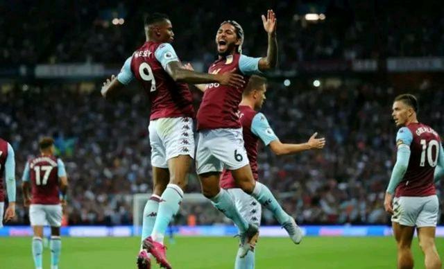 魔迷们心动吗？曼联发布中国结系列服饰，B费、姆伯莫等人出镜（B费、姆伯莫等球星助阵，曼联推出中国结系列服饰，魔迷是否被种草？）