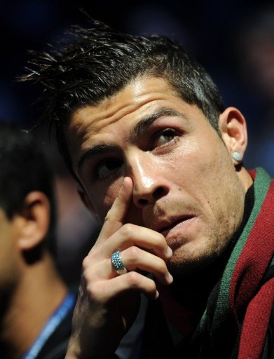 U22国足力克韩国U22，球迷在球员谢场时高喊“雄起”（U22国足击败韩国U22，谢场时球迷高呼“雄起”）