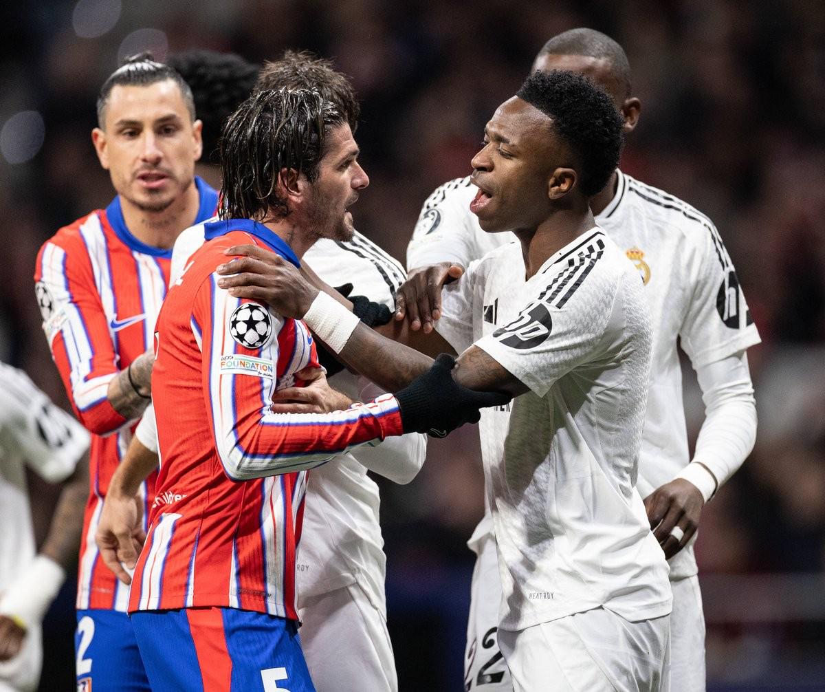 西媒：巴萨对阿拉维斯门票系统崩溃，球迷高喊反拉波尔塔口号