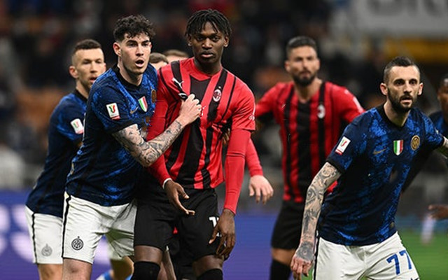 足球中超新外援亮相，身体对抗惊人（中超新外援首秀，身体对抗震撼全场）