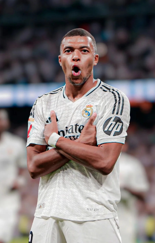 国脚赛后晒训练照，状态回暖