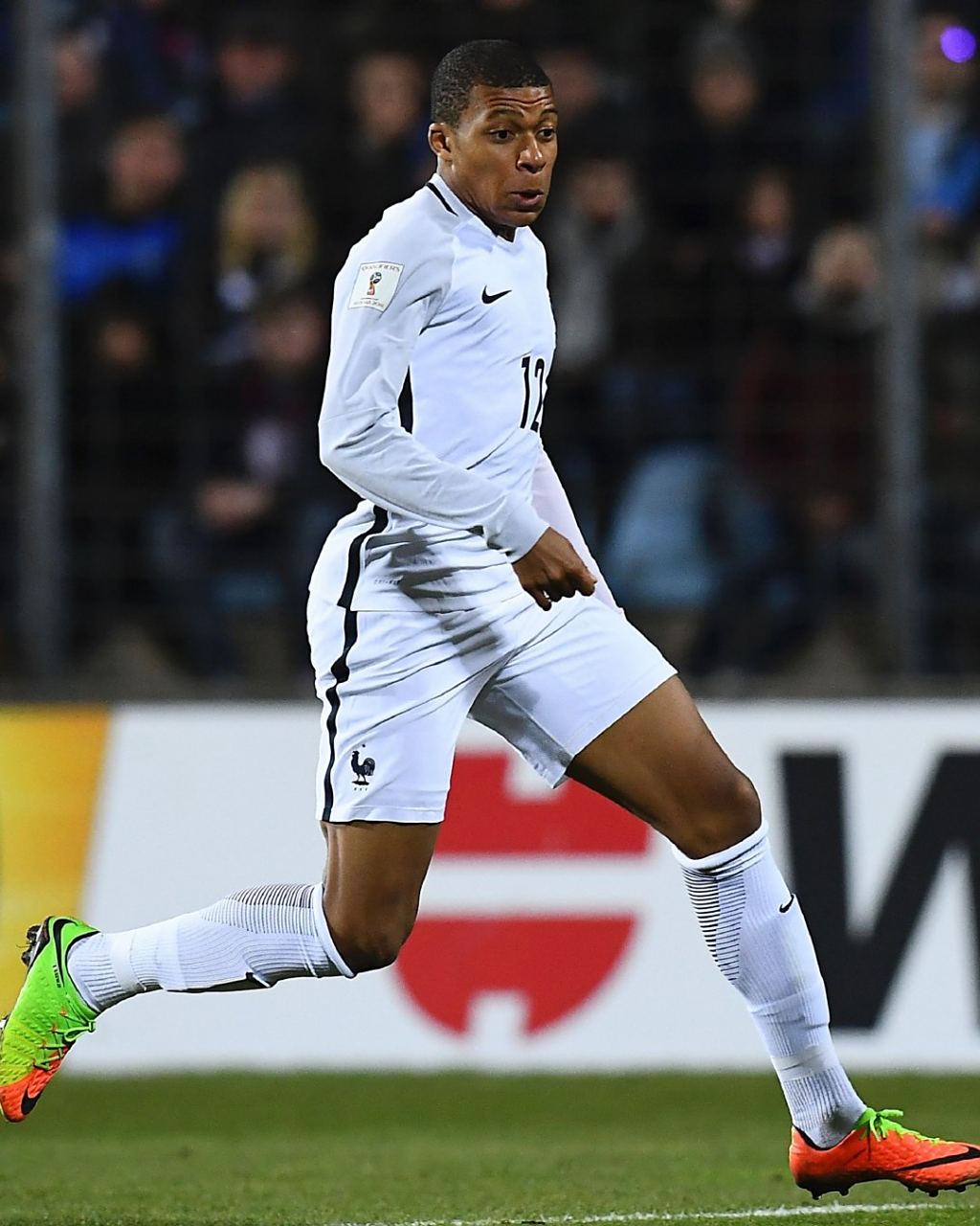 EYBL联赛：张博源砍下20分4篮板，率队打出24分大胜